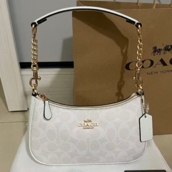 Coach Handbags - 🍭Coach Teri Shoulder Bag In Signature Canvas